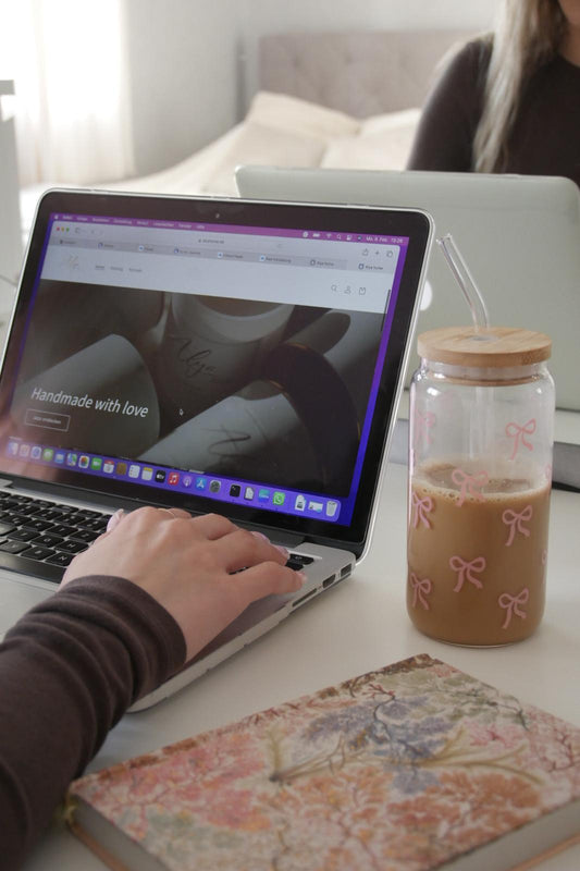 Glasbehälter mit Schleifen